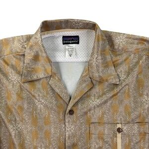Patagonia Rythm Shirt‎ Mens Medium Multicolor Paisley Camp Button Up Lightweight